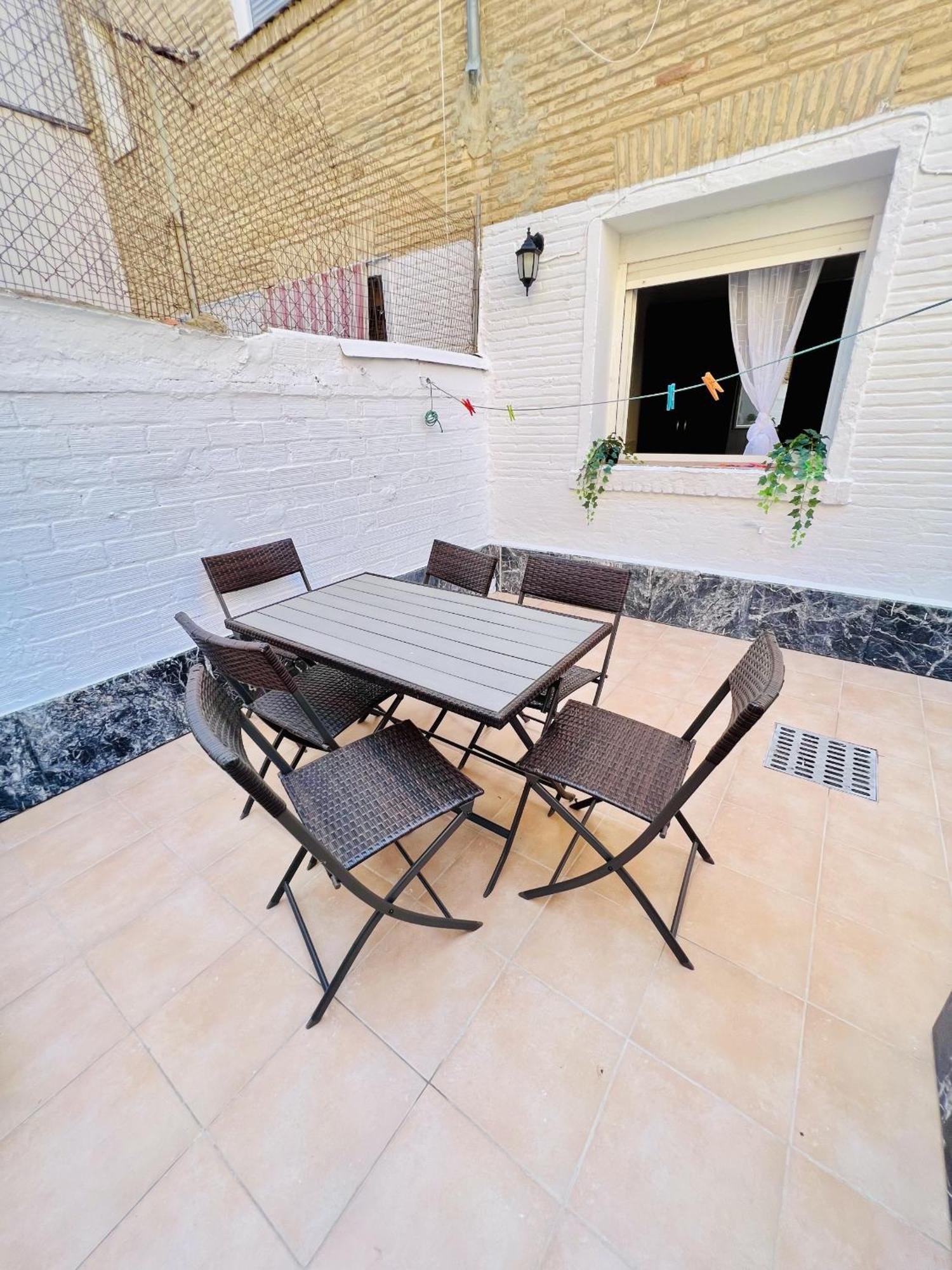 Apartamento Betty Lägenhet Zaragoza Exteriör bild